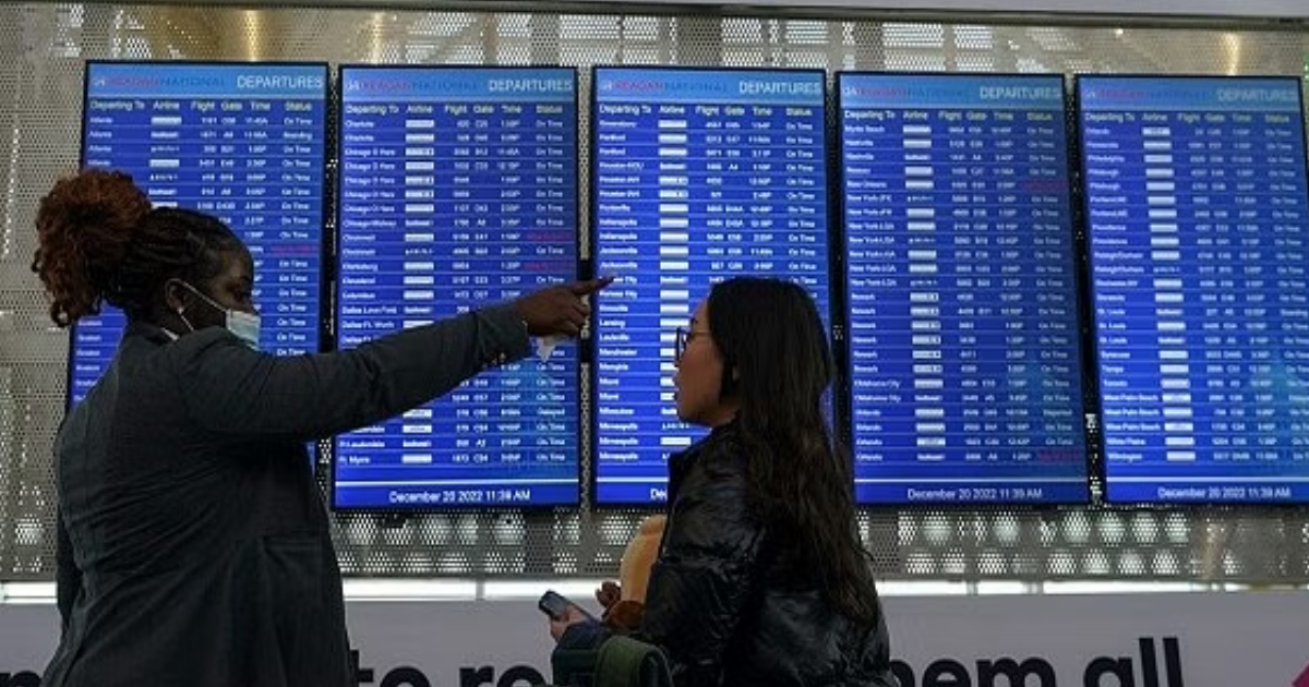 Winter storm strands thousands at US airports ahead of Christmas holiday